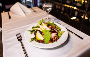 4chodové vegetariánské menu + neomezená konzumace nápojů