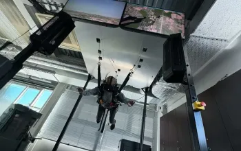 Simulátor seskoku padákem s VR