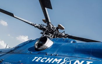 Tandemový seskok padákem z vrtulníku Mi-8