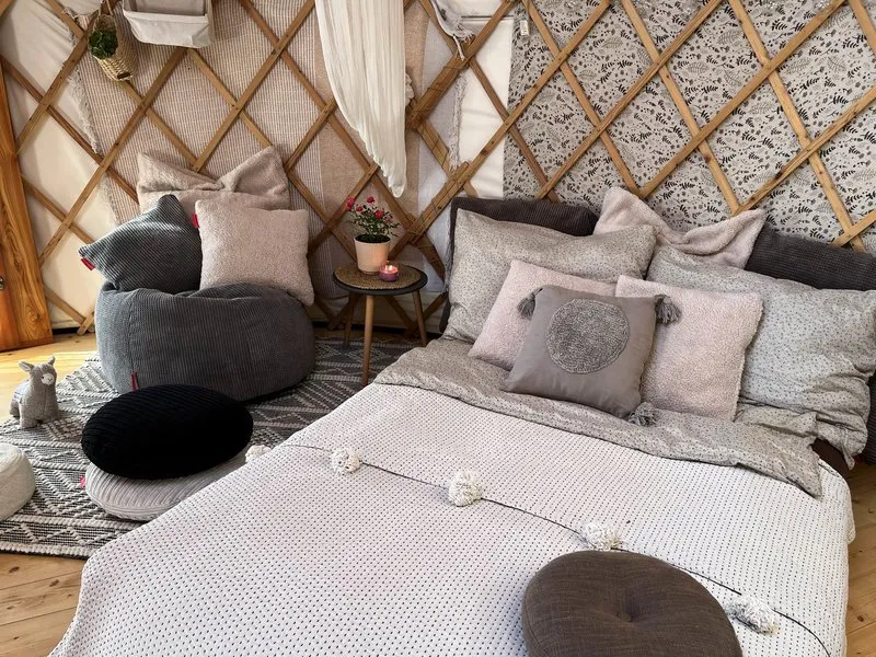 Glampingová jurta s wellness