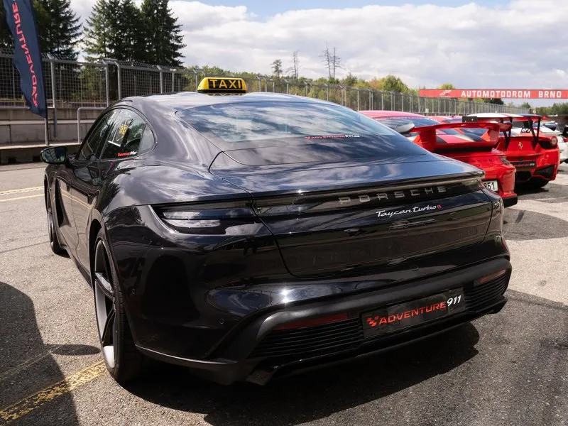 Spolujízda v Porsche Taycan na okruhu