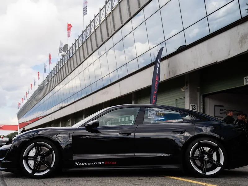 Spolujízda v Porsche Taycan na okruhu