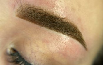 Permanentní make-up: Pudrové obočí