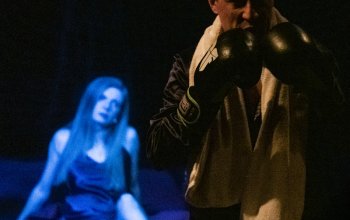 Osvětlovačem/zvukařem v divadle na zkoušku