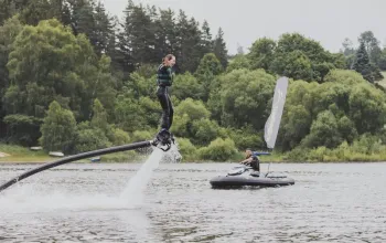 Flyboardová rozlučka se svobodou Flyboardová rozlučka se svobodou – dárek a zážitek
