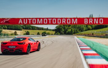 Jízda v supersportu na Masarykově okruhu