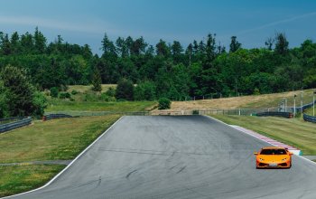 Jízda v supersportu na Masarykově okruhu
