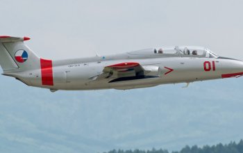 Zážitkový let ve stíhačce L-29 Delfín na Slovensku