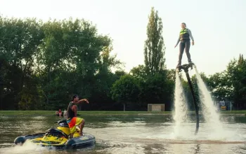 Škola flyboardingu s videorozborem – dárek a zážitek