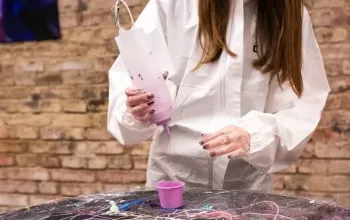 ArtMoment | Kurz experimentální malby – dárek a zážitek