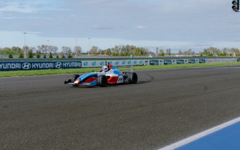 Atom Ariel vs. Formule F4 Mygale