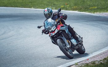 Testovacím jezdcem motocyklů BMW na okruhu