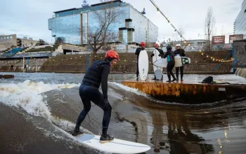 Surfování na umělé vlně