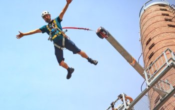 Adrenalinový seskok z komína