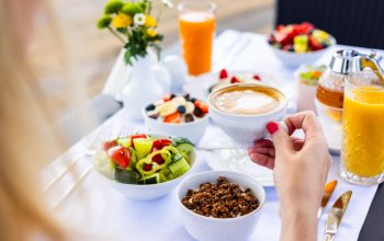 Luxusní snídaně ve Sky Bar & Restaurant, Praha