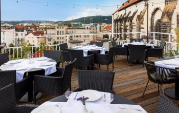 Tříchodové vegetariánské menu ve Sky Bar &…