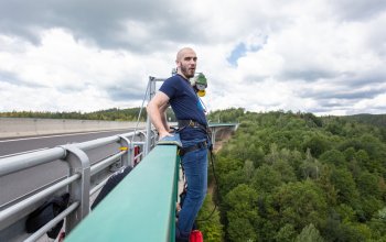 Bungee jumping z nejvyššího mostu ČR