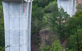 Bungee jumping z nejvyššího mostu ČR