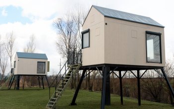 Glampingový pobyt na Slovácku: Posed u trati