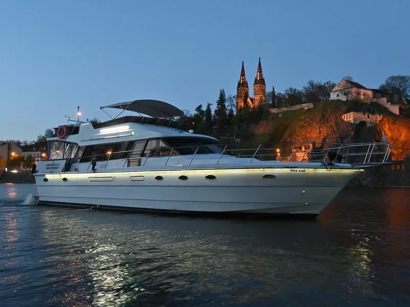 Plavba na luxusní jachtě s neomezenou konzumací nápojů