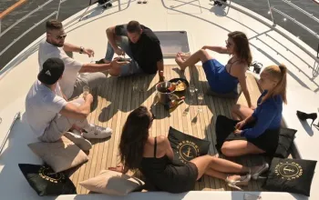 Plavba na luxusní jachtě s neomezenou konzumací nápojů