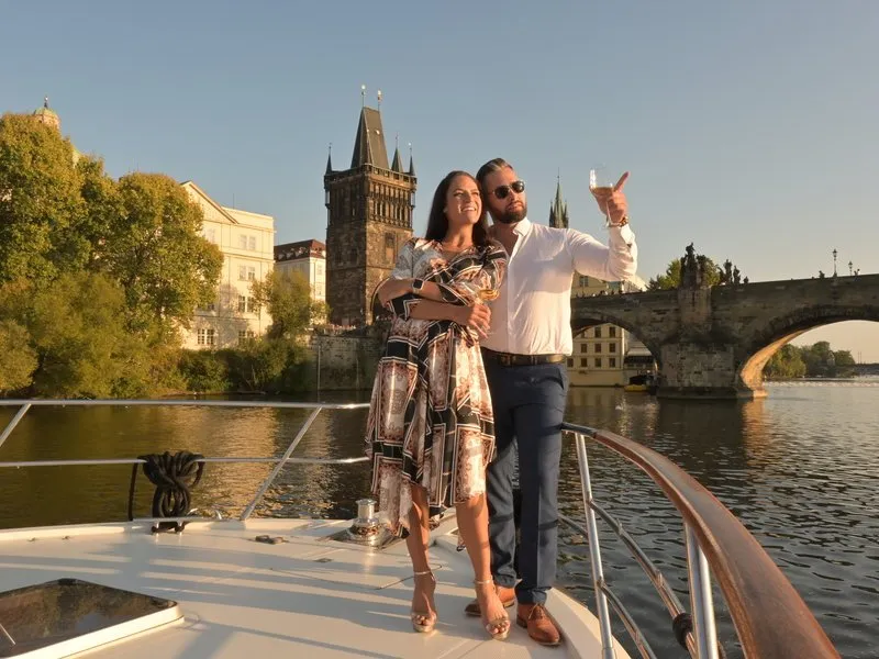 Plavba na luxusní jachtě s neomezenou konzumací nápojů