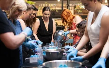 Výroba koupelnové bomby LUSH a abstraktního obrazu