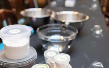Výroba koupelnové bomby LUSH a abstraktního obrazu