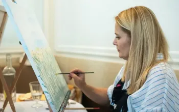 ArtMoment | Luxusní brunch s malováním zlatem ArtMoment | Luxusní brunch s malováním zlatem – dárek a zážitek
