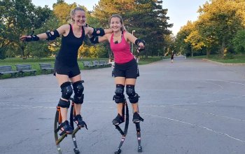 Lekce skákání na skákacích botách A-jump