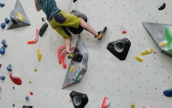 Kurz boulderingu na umělé stěně