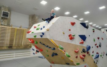 Kurz boulderingu na umělé stěně