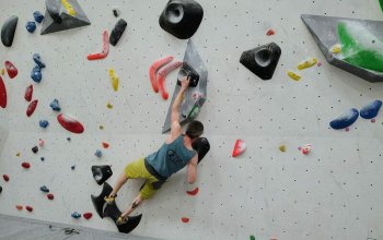 Kurz boulderingu na umělé stěně