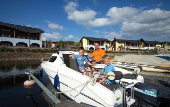 Jízda na motorovém člunu