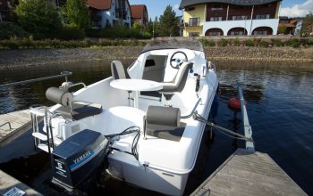 Jízda na motorovém člunu