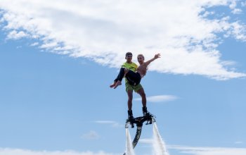 Tandemová lekce flyboardingu