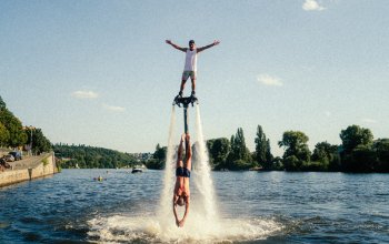 Tandemová lekce flyboardingu
