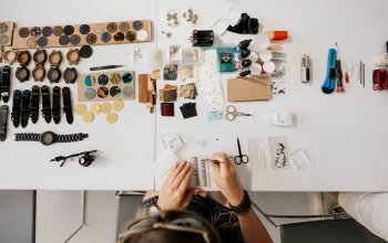 Zážitkový kurz výroby dřevěných hodinek Zážitkový kurz výroby dřevěných hodinek