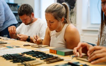 Zážitkový kurz výroby dřevěných hodinek Zážitkový kurz výroby dřevěných hodinek