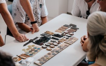 Zážitkový kurz výroby dřevěných hodinek Zážitkový kurz výroby dřevěných hodinek