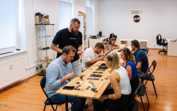 Zážitkový kurz výroby dřevěných hodinek Zážitkový kurz výroby dřevěných hodinek