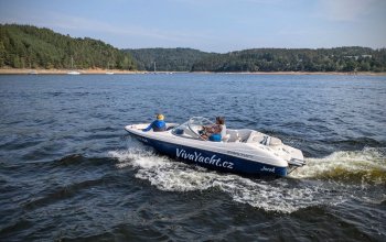 Plavba s kapitánem na motorovém člunu Plavba s kapitánem na motorovém člunu
