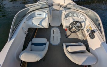 Plavba s kapitánem na motorovém člunu Plavba s kapitánem na motorovém člunu