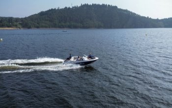 Plavba s kapitánem na motorovém člunu Plavba s kapitánem na motorovém člunu