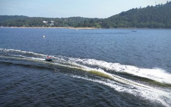 Plavba s kapitánem na motorovém člunu Plavba s kapitánem na motorovém člunu