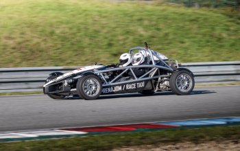 Jízda na okruhu v Ariel Atom
