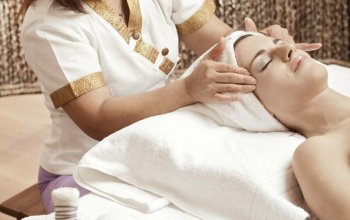 Relaxační thajská masáž konopným olejem Relaxační thajská masáž konopným olejem