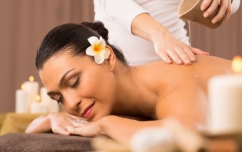 Relaxační thajská masáž konopným olejem Relaxační thajská masáž konopným olejem