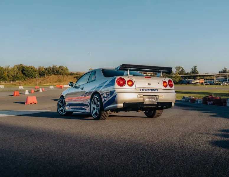 Jízda na polygonu v legendě Nissan Skyline