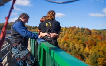 Bungee jumping z nejvyššího mostu ČR